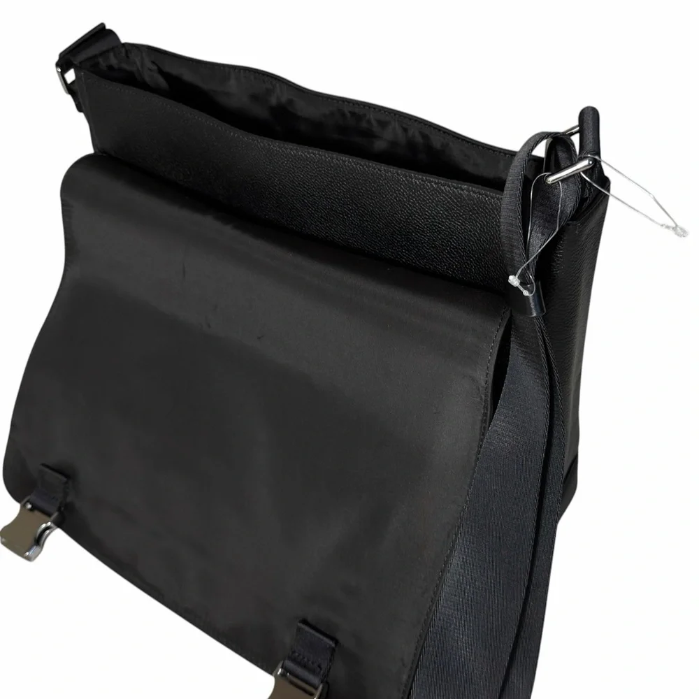 Michael Kors Greyson Black Leather Messenger Bag Crossbody Laptop Work Medium